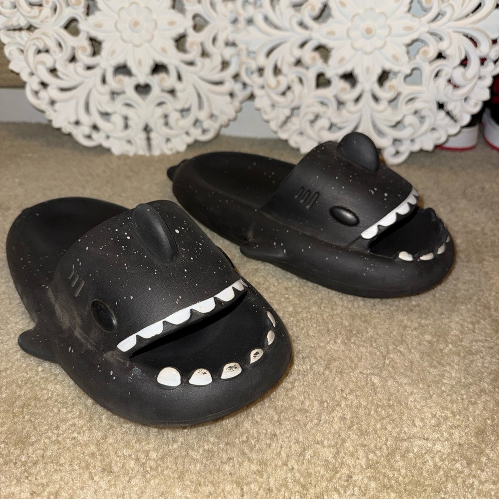 Kids Shark Slide Sandals - Black